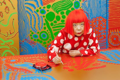 Yayoi Kusama en su estudio en 2012.