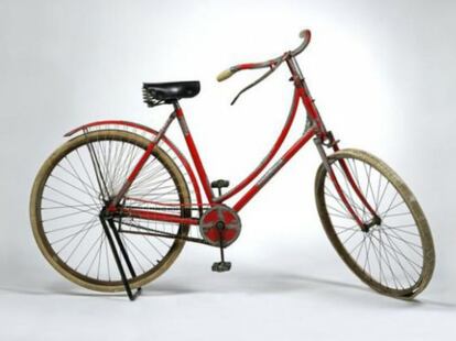 La marca Tiffany & Co, especializada en joyería, presentó esta bici con puños de marfil y cuadro de plata. Es una serie limitada, cuyo cuadro es originario del siglo XIX. Fue subastada en Nueva York por 57.000 dólares (más de 45.000 euros).