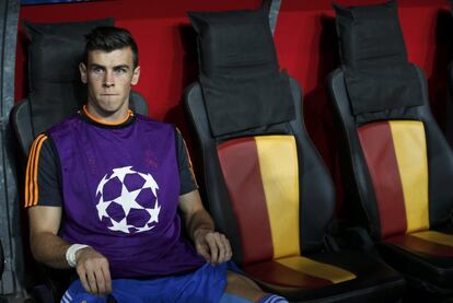 Bale en el banquillo del estadio Turk Telekom Arena.