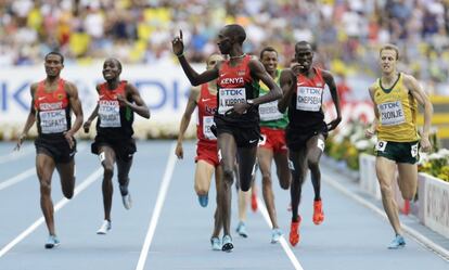 El keniano Asbel Kiprop gana la prueba de 1500.