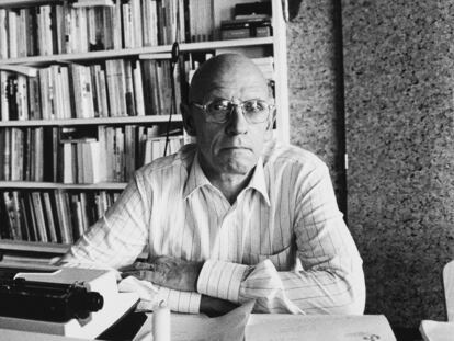 Paul Michel Foucault (1926-1984), French philosopher, at home. Paris, April 1984.