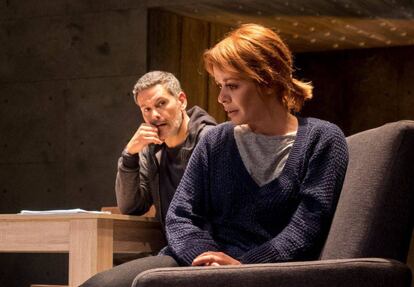 Roberto Enríquez y María Adánez, protagonistas de 'El pequeño poni', de Paco Bezerra.