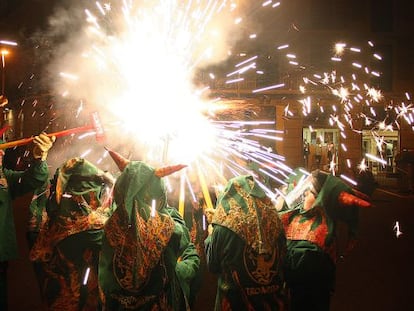 Los pasacalles de diablos son una de las celebraciones t&iacute;picas del verano en Catalu&ntilde;a, la Comunidad Valenciana y Baleares.