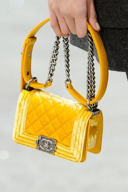 Imposible olvidar los minibolsos it presentador por Chanel.