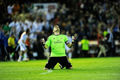 Casillas celebra la victoria.