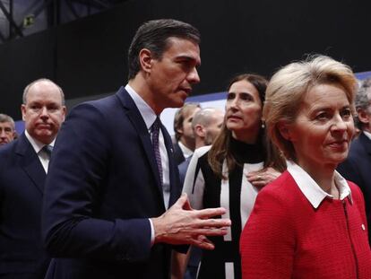 El presidente del Gobierno en funciones, Pedro Sánchez, junto a la presidenta de la Comisión Europea, Ursula von der Leyen, en la inauguración de la Cumbre del Clima.