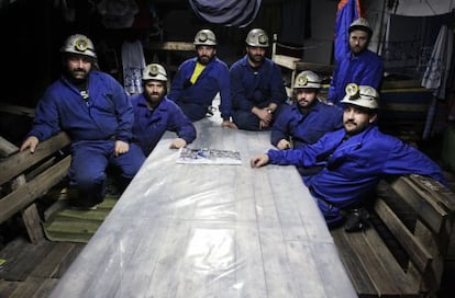 Mineros encerrados en el pozo de la localidad leonesa de Villablino.