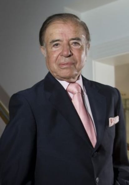 Senator Carlos Menem poses in his house in Buenos Aires in 2009.