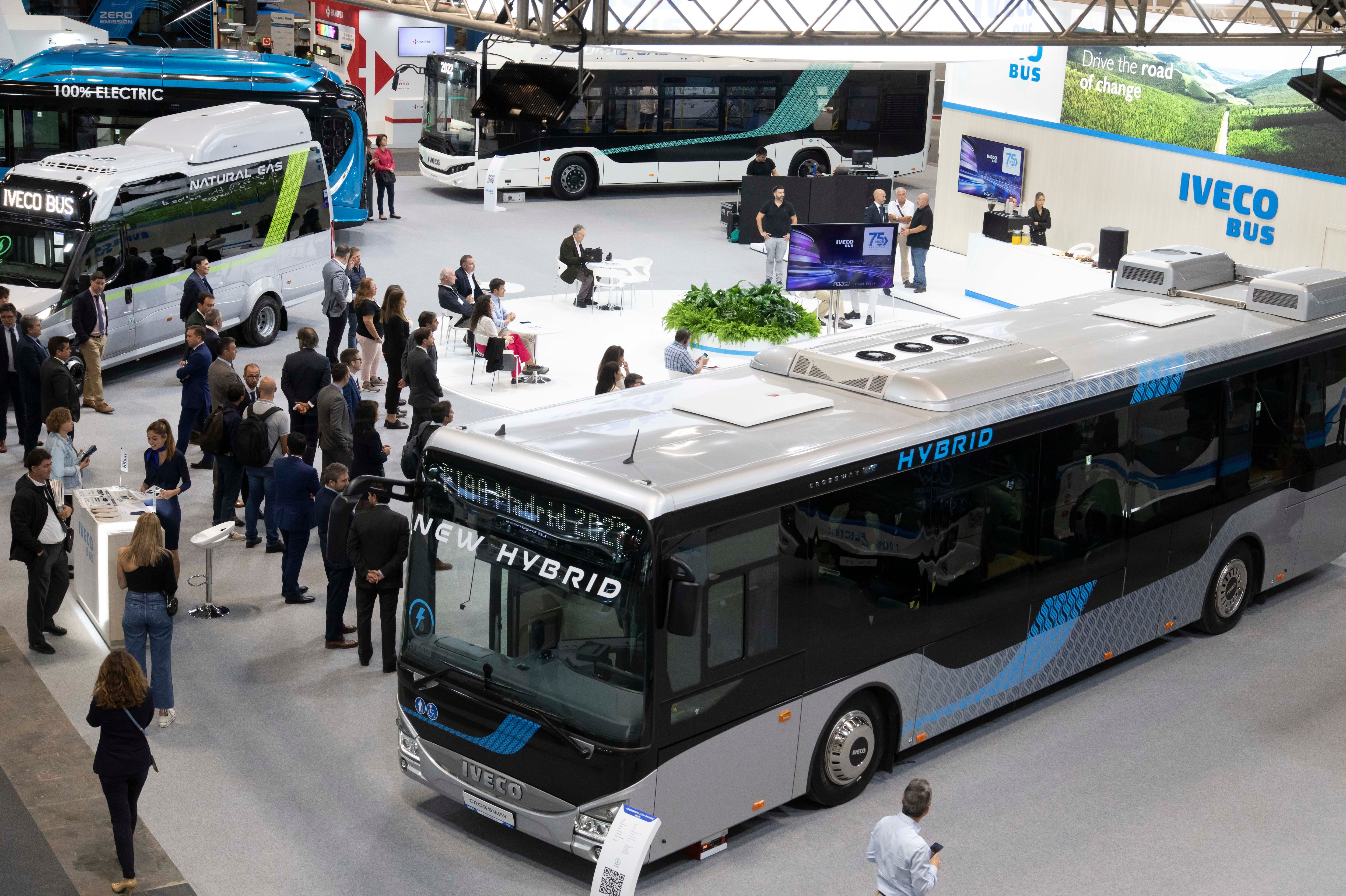 El autobús recobra los niveles prepandemia, mientras continúa con su concentración