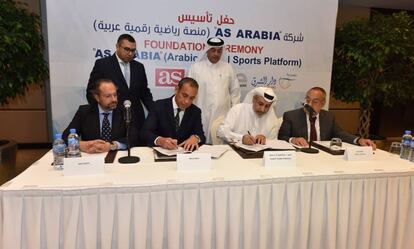Firma del acuerdo de 'As Arabia', este jueves en Qatar.