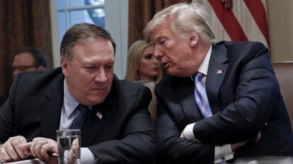 El presidente Donald Trump con el secretario de Estado, Mike Pompeo