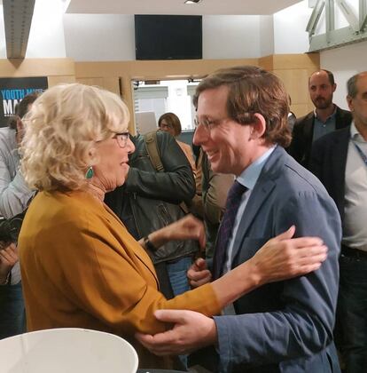 Acting Madrid Mayor Manuela Carmena with PP candidate José Luis Martínez Almeida.