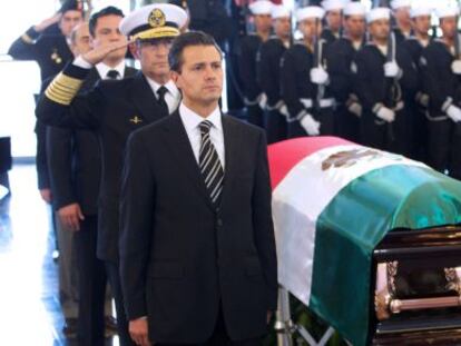 Pe&ntilde;a Nieto, en el funeral de un vicealmirante asesinado este domingo.