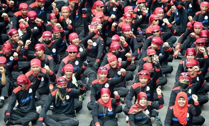 Milers de treballadors indonesis participen en els actes commemoratius del Dia del Treball a Jakarta.