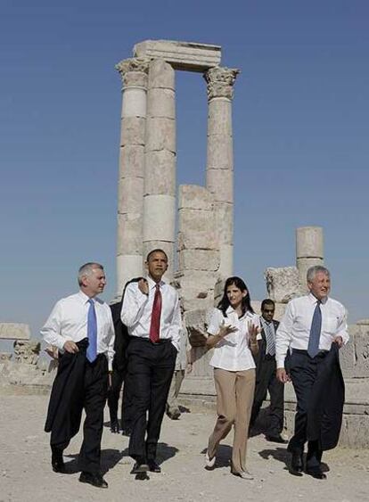 Obama, durante la visita a la ciudadela romana en Ammán.