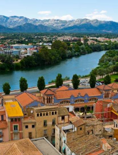 Vista de Tortosa (Tarragona) y del río Ebro.