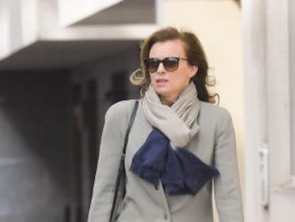 Valérie Trierweiler, por las calles de París a finales de marzo.