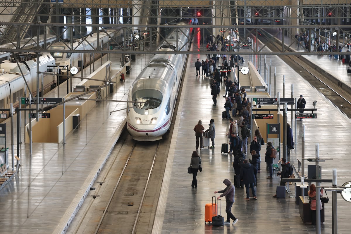 La alta velocidad pierde viajeros por primera vez entre Madrid y Barcelona sin los Avlo y con el billete a 85 euros de media