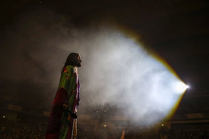 Jared Leto, vocalista de la banda estadounidense 30 Seconds to Mars, se presenta durante un concierto en el Altice Arena en Lisboa (Portugal). 