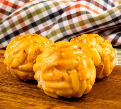 Panellets de pinyons d'Oriol Carrió.