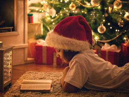 Si este 2024 hay que pecar de regalar muchas cosas a los niños que estas cosas sean libros.
