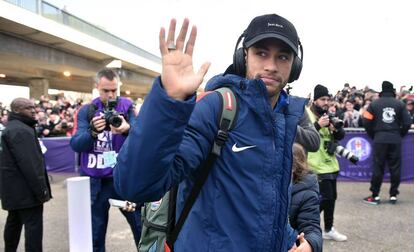 Neymar, antes del partido contra el Toulouse.