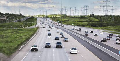 Tramo de la autopista canadiense 407 ETR, en el entorno de Toronto (Canadá).