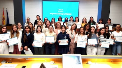 Inspiring Girls y BBVA fomentan el liderazgo en niñas y adolescentes. El Programa de Liderazgo y Empresa, promovido por la fundación y la entidad bancaria, clausuró su II edición formando a 125 niñas y adolescentes en habilidades de liderazgo, comunicación e inteligencia emocional.