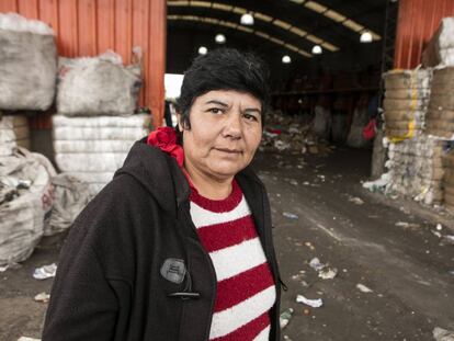 Nora Rodríguez, na cooperativa de reciclagem de resíduos Bella Flor.