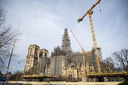 Vista general de la reconstrucción de la catedral de Notre Dame de París, en una imagen del 27 de diciembre de 2023.