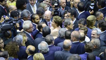 Dilma em meio a apoiadores na cerim&ocirc;nia de posse.