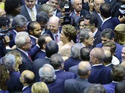 Dilma em meio a apoiadores na cerim&ocirc;nia de posse.