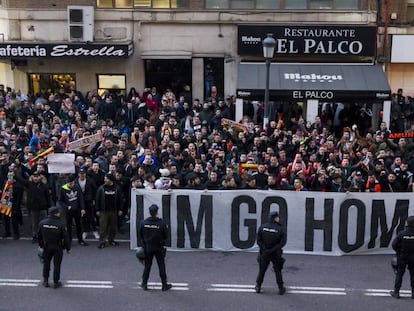 Protesta de seguidores del Valencia en Mestalla.