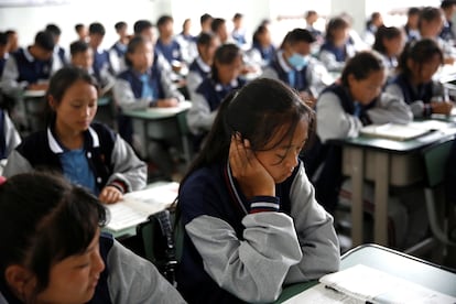 Alumnos en un instituto de la provincia china de Sichuan, en septiembre pasado.