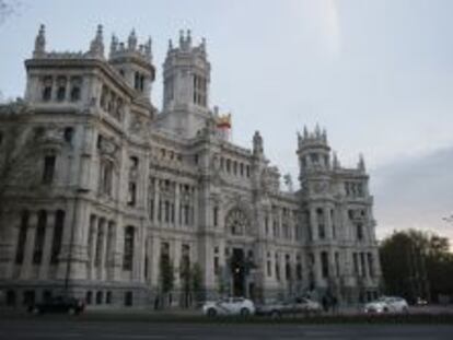 Fachada del edificio de Correos, actual sede del Ayuntamiento de Madrid. Seg&uacute;n los &uacute;ltimos datos del Ministerio de Hacienda y Administraciones P&uacute;blicas, el m&aacute;s endeudado de Espa&ntilde;a. EFE/Archivo