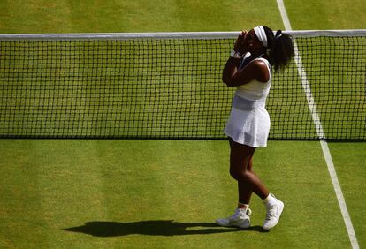 Williams, emocionada tras hacerse con su sexto torneo de Wimbledon.