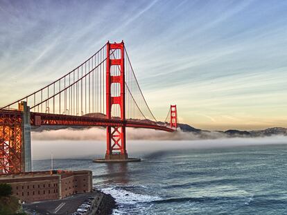 San Francisco es uno de los destinos más populares de Estados Unidos. El célebre puente Golden Gate, reconocible por su distintivo color naranja, es tan icónico como las empinadas colinas de la ciudad.