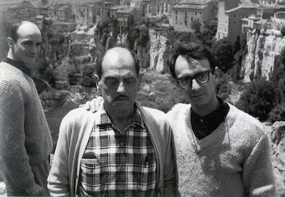 Luis Buñuel y Carlos Saura en Cuenca en 1960. En segundo plano, Antonio Saura, hermano del cineasta.