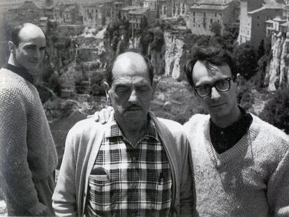 Luis Bu&ntilde;uel y Carlos Saura en Cuenca en 1960. En segundo plano, Antonio Saura, hermano del cineasta.