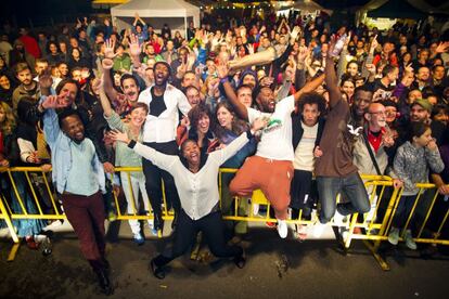 Los BCUC encandilaron con su potencia en directo al público del festival Pirineos Sur. Efervescente final de un guateque pirenaico-sudafricano.