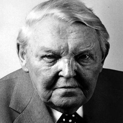 Ludwig Erhard fue, desde su puesto de ministro de Economía de Adenauer, el impulsor del llamado "milagro alemán", el renacimiento económico de un país reducido a cenizas tras la guerra. Erhard se apoyó para ello en el Plan Marshall, lanzado por EE UU para reconstruir Europa occidental, y en los duros sacrificios que impuso al pueblo alemán. Encabezó la rebelión generacional dentro de los democristianos contra Adenauer y se hizo con la cancillería en 1963, desde donde mantuvo una política continuista. Abandonado por los liberales, se vio obligado a dimitir en 1966.