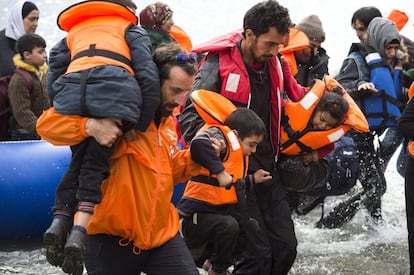 Llegada de refugiados desde Turquía a la isla griega de Lesbos.