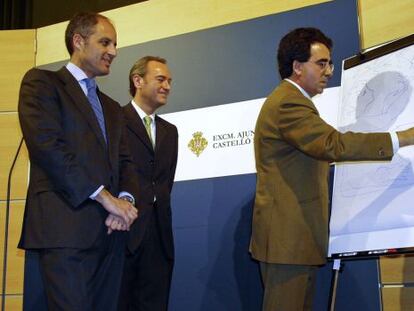 Los poplares Francisco Camps y Alberto Fabra con el arquitecto Santiago Calatrava, en la presentación del Centro Convenciones de Castellón.