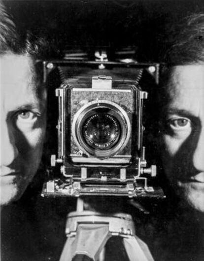 Autorretrato de Erwin Blumenfeld. París, 1938.