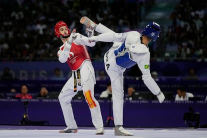 El brasileño Edival Pontes ataca a Javier Pérez Polo en el combate por el bronce.