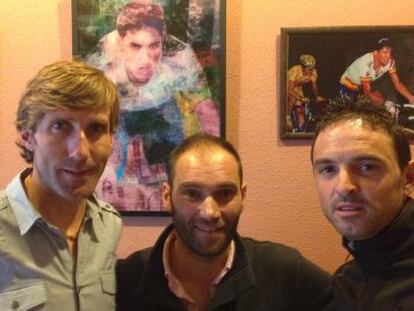 Pablo Lastras, David Navas y Paco Mancebo delante de unas imágenes de El Chava. 