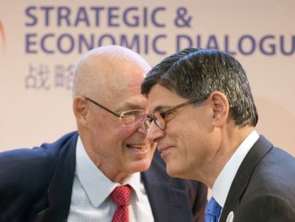 El secretario del Tesoro, Jack Lew (a la derecha), con su antecesor Henry Paulson, el pasado d&iacute;a 23. 