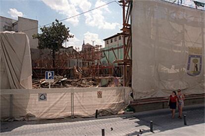 La casa de Iván de Vargas, reducida a escombros, en la calle del Doctor Letamendi (Centro).