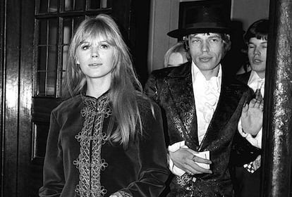 Mick Jagger y Marianne Faithfull, fotografiados en Londres en 1967.