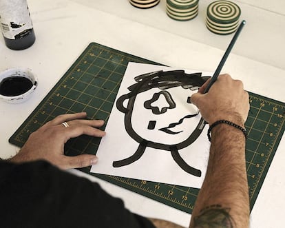 Pablo Delcán dibujando.